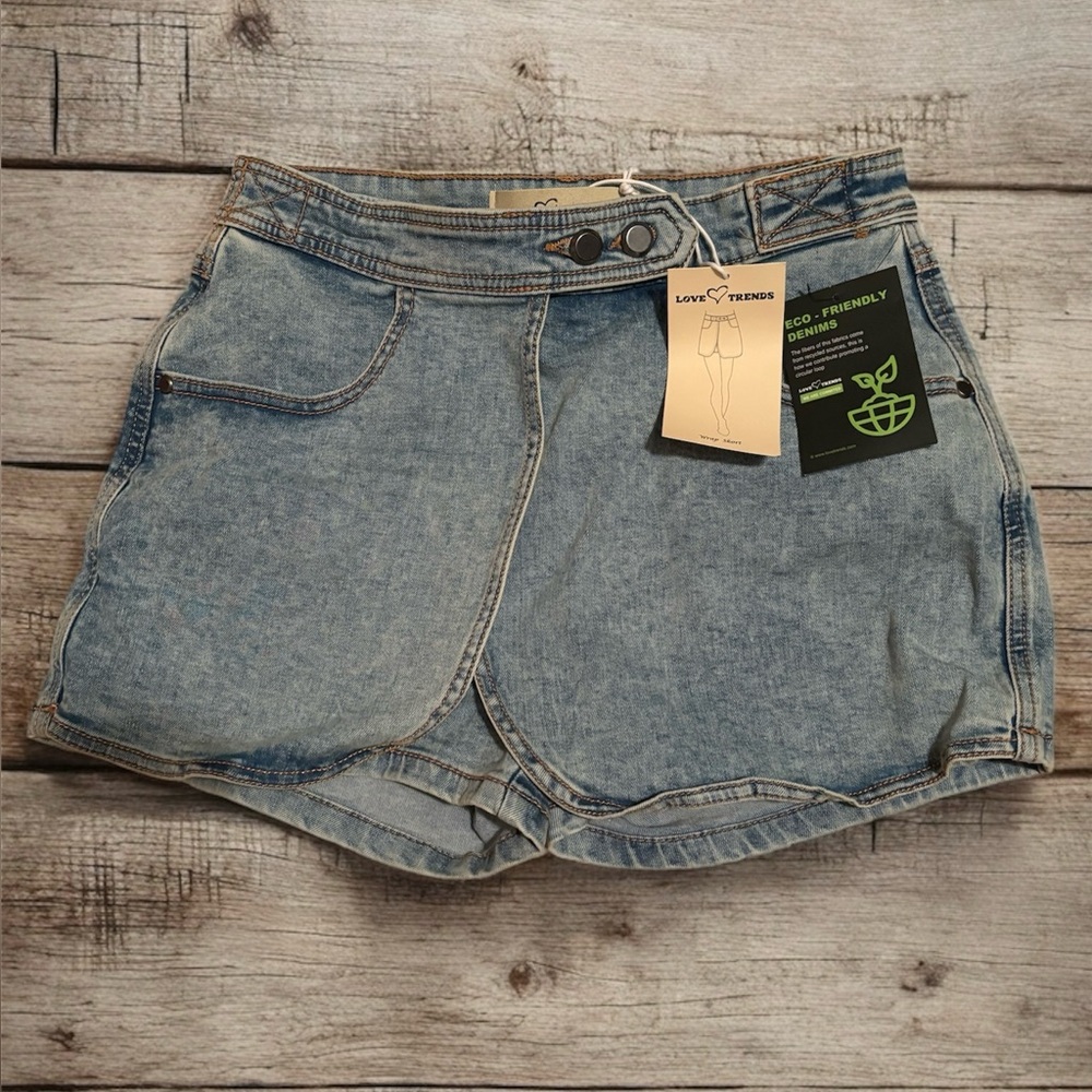 NWT Love Trend Blue Jean Skort